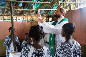 Missionary-Celebrating-Mass